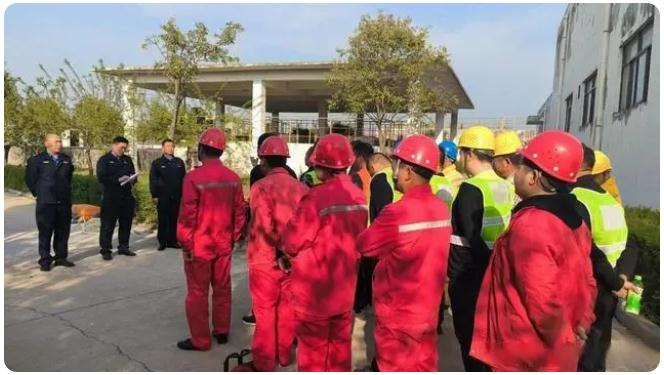 以“演”促戰！確山縣城管局開展地下有限空間作業應急演練