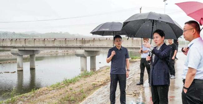 海陽市領導開展社區“雙報到”和巡河、防汛調研