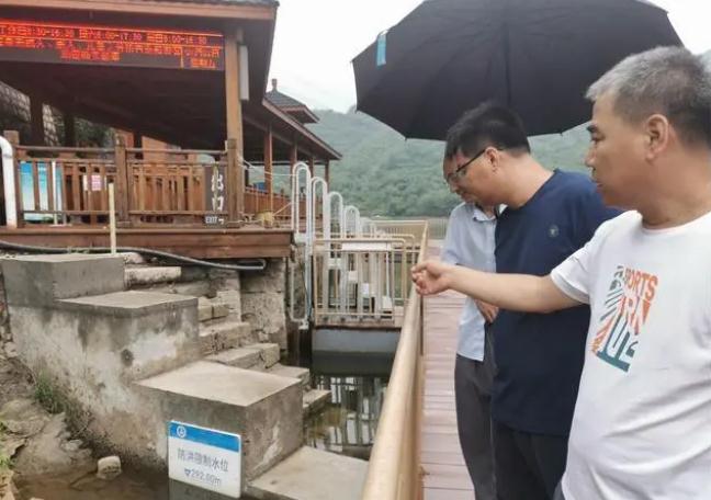 降雨持續(xù)!北京急調(diào)16名水利專(zhuān)家奔赴8區(qū)現(xiàn)場(chǎng)協(xié)助防汛